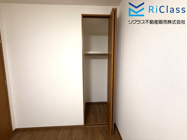 須磨シーサイドヒルズIの洋室|収納あります
