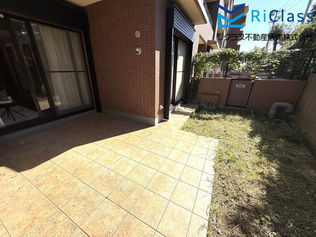 須磨シーサイドヒルズIのバルコニー|専用庭です