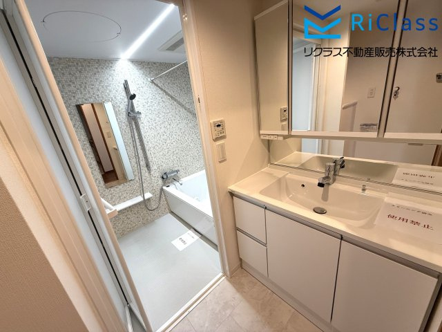 須磨シーサイドヒルズIの独立洗面台|朝の支度にも助かる、独立の洗髪洗面化粧台