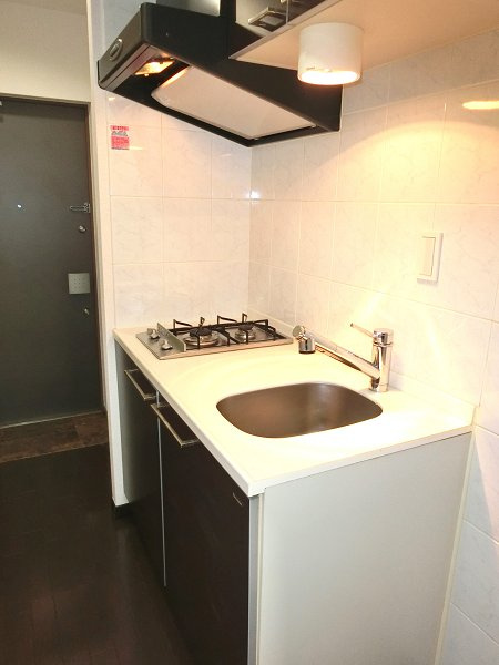 新品家具付きマンション桜木町1(KaGood神奈川)のキッチン