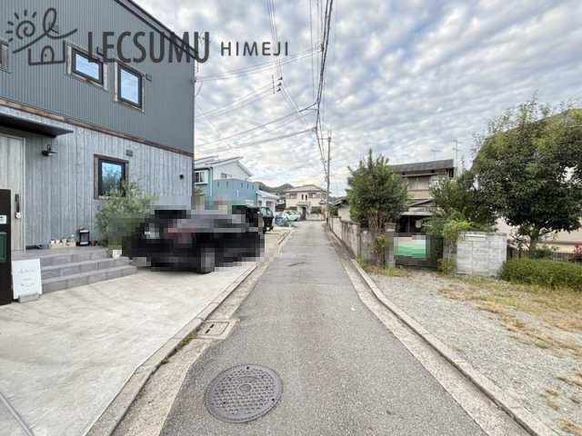 姫路市仁豊野/売土地の前面道路含む現地写真