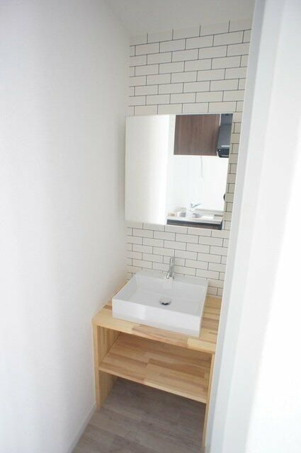 フォースダウンの洗面所|ウォッシュレット