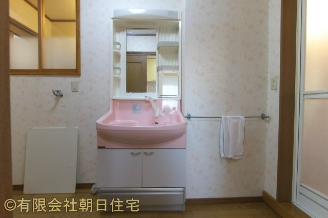 米田アパートの洗面所