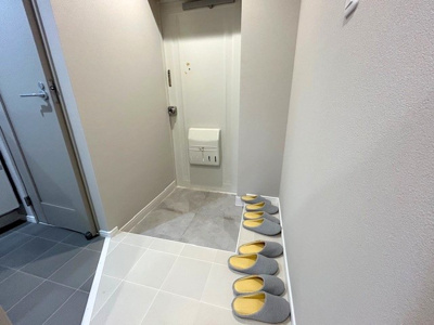 【玄関】 | 釈尊寺第一住宅1号棟 | 玄関もスタイリッシュに！