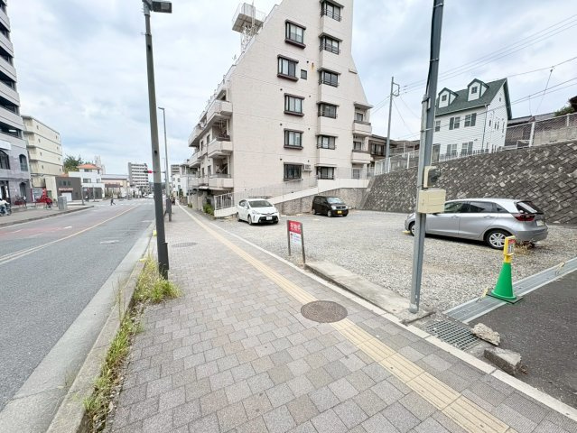 狭山市入間川2丁目　建築条件なし売地　「狭山市駅」徒歩2分　【入間川東小学区】の前面道路含む現地写真