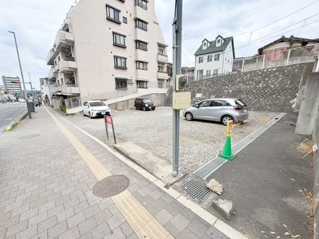 狭山市入間川2丁目　建築条件なし売地　「狭山市駅」徒歩2分　【入間川東小学区】の前面道路含む現地写真