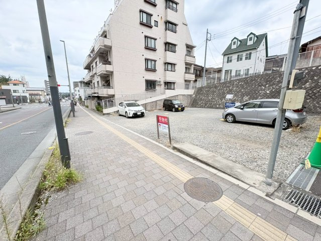 狭山市入間川2丁目　建築条件なし売地　「狭山市駅」徒歩2分　【入間川東小学区】の前面道路含む現地写真