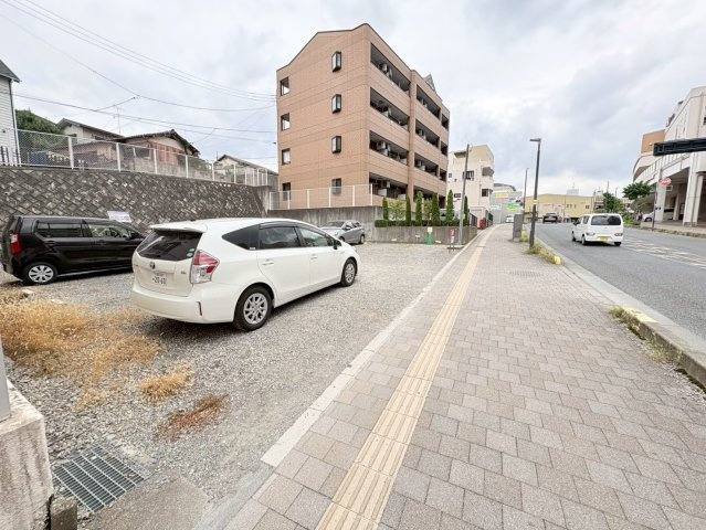 狭山市入間川2丁目　建築条件なし売地　「狭山市駅」徒歩2分　【入間川東小学区】の前面道路含む現地写真