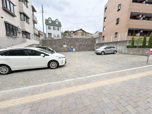 狭山市入間川2丁目　建築条件なし売地　「狭山市駅」徒歩2分　【入間川東小学区】の前面道路含む現地写真