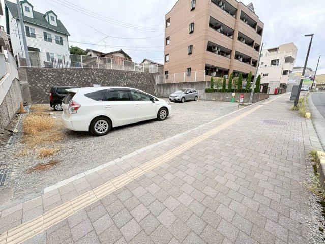 狭山市入間川2丁目　建築条件なし売地　「狭山市駅」徒歩2分　【入間川東小学区】の前面道路含む現地写真
