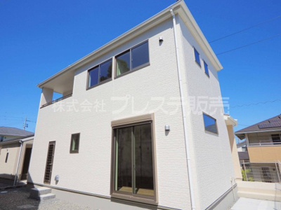 【居間・リビング】 | 奈良市押熊町の新築一戸建 全５区画 ２ | 現地写真（４号地リビング）ＬＤＫは広々１７帖！南向きですので、陽あたり良好です♪