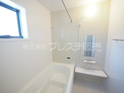 【洗面所】 | 奈良市押熊町の新築一戸建 全５区画 ２ | 現地写真（４号地洗面）シャワー付き洗面化粧台