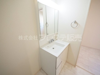 【トイレ】 | 奈良市押熊町の新築一戸建 全５区画 ２ | 現地写真（４号地１階トイレ）温水洗浄便座を標準装備！