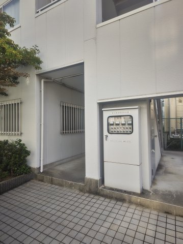 昇栄マンションⅠのエントランス|建物の内部です