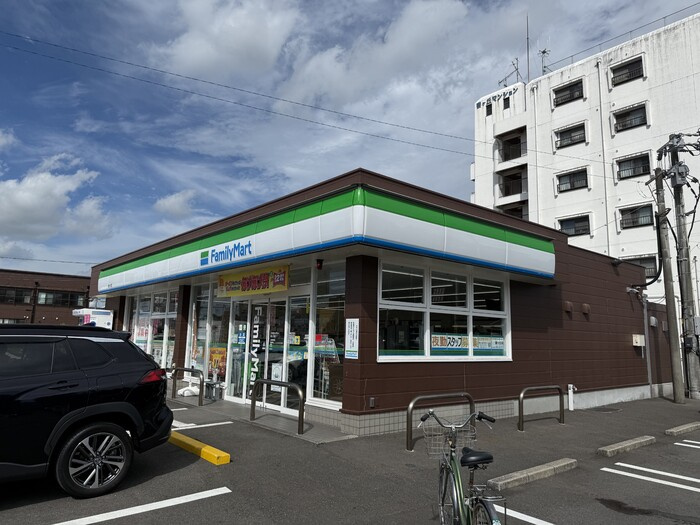 ヴェルデ・ルーチェ|ファミリーマート妻ケ丘店 328ｍ