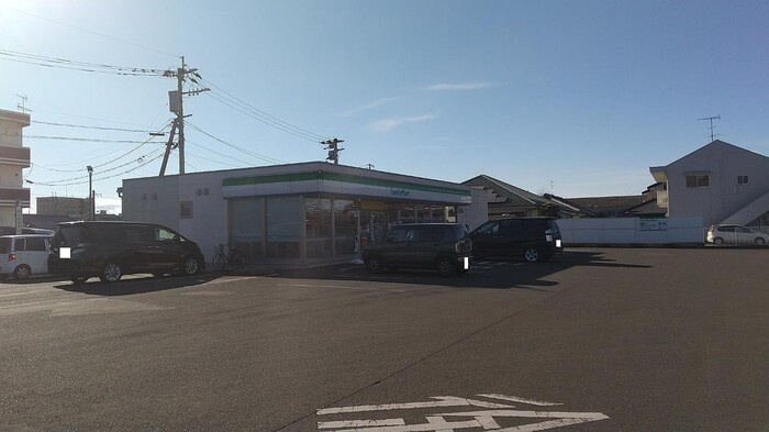 マール・ビビ C棟|ファミリーマート早水公園前店