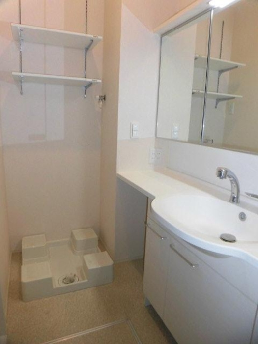 マール・ビビ C棟|C102 洗髪洗面化粧台・洗濯機置き場