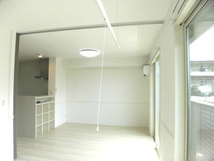 セジュールグレイス A棟|A102 室内物干し・エアコン