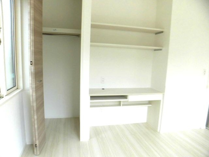 セジュールグレイス A棟|A102 クローゼット・ワークデスク