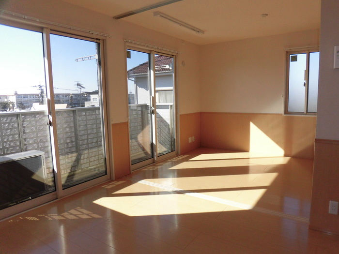 シェルト下川東の洋室|206 室内物干し LDK・洋室