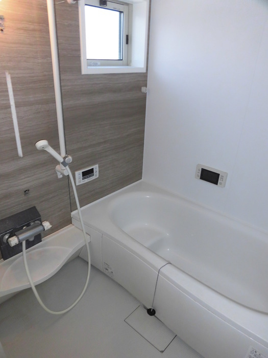 シェルト下川東|206 浴室TV・換気乾燥機付バスルーム