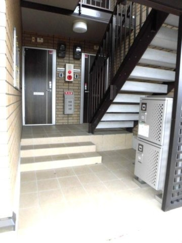 シェリア|各階段下 宅配BOX