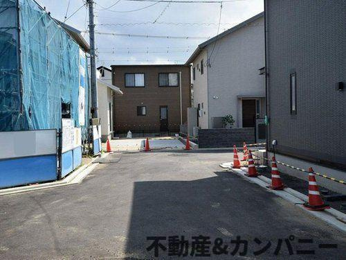 松山市古川南３丁目の新築一戸建の前面道路含む現地写真|前面道路含む現地写真です