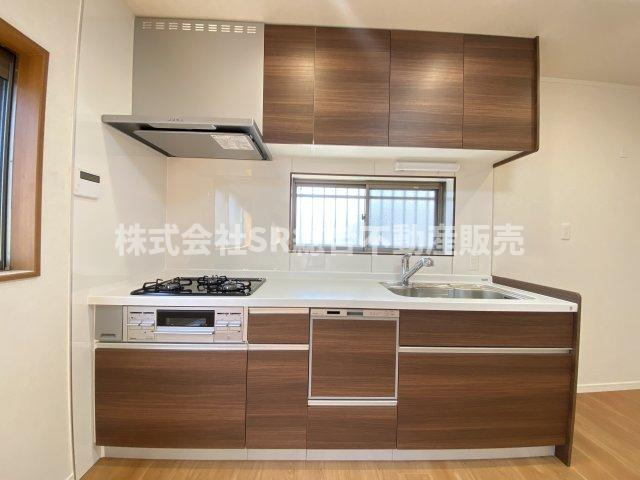 御厨東1丁目中古戸建のキッチン|新調されたばかりのシステムキッチン♪設備も整っており快適にお料理できます！