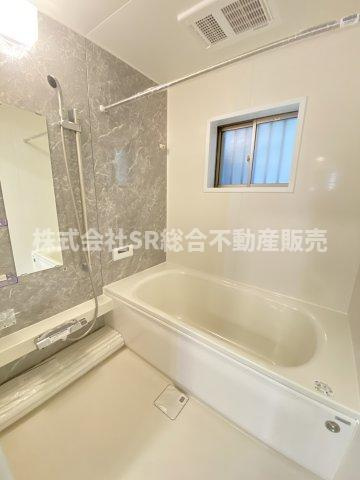御厨東1丁目中古戸建の浴室|足を伸ばしてゆったりと浸かれる浴槽です！