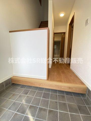 御厨東1丁目中古戸建の玄関|お好きなシューズボックスを置けます！