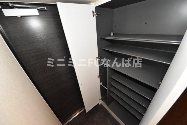 プレサンス本町エクストラの玄関