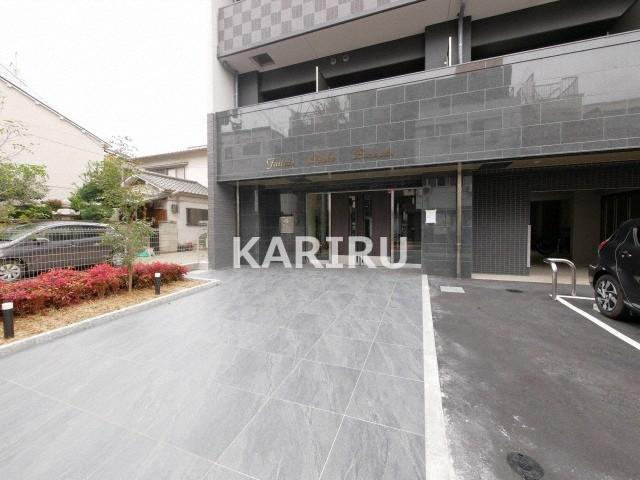 ファステート大阪ベースシティの駐車場