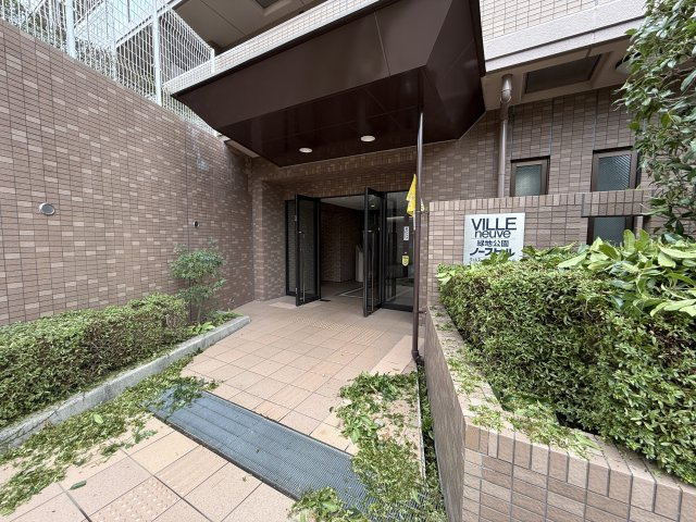 ヴィルヌーブ緑地公園ノースヒルの玄関