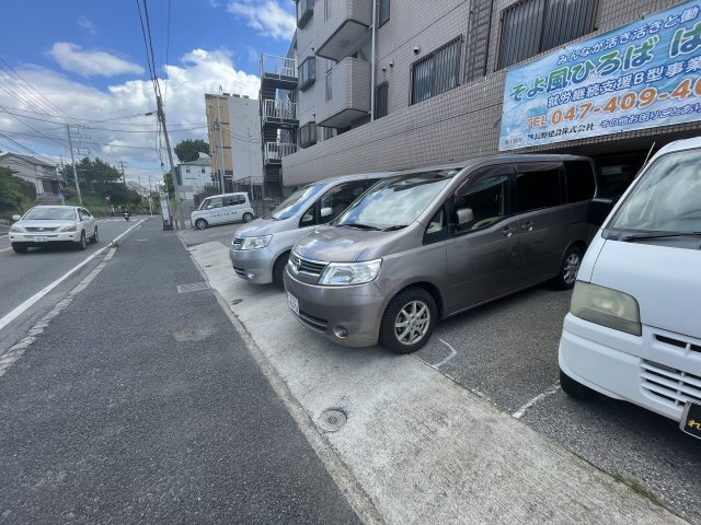 ベルメゾンの駐車場