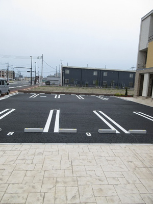 【駐車場】 | サングレアル・美 | 駐車場があるので、車を買う予定の方も安心です