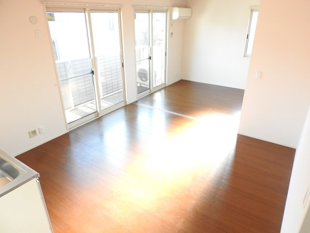 まなび野八番館の居間・リビング|8帖のLDK・6帖の洋室