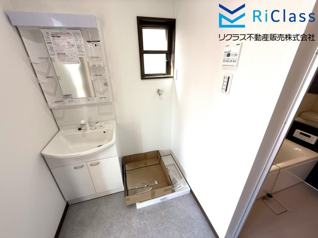 中古戸建　神戸市長田区上池田3丁目17の独立洗面台|ランドリースペースあります