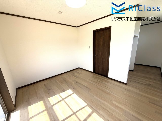 中古戸建　神戸市長田区上池田3丁目17の洋室|明るい洋室です