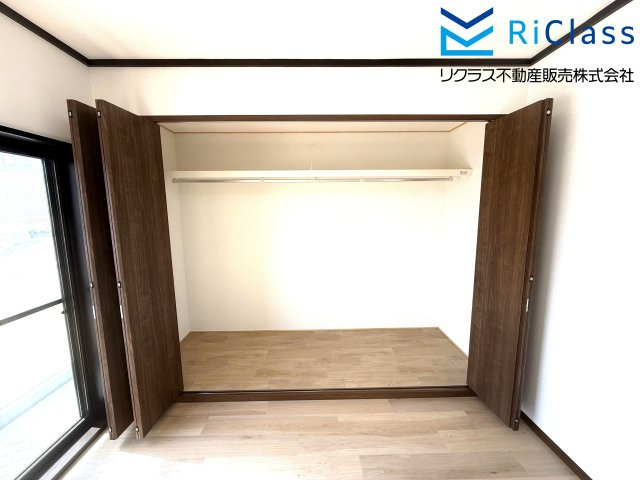 中古戸建　神戸市長田区上池田3丁目17の洋室|大きなクローゼットあります