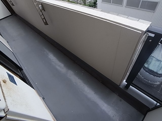 神戸市兵庫区駅南通３丁目の賃貸マンションのバルコニー