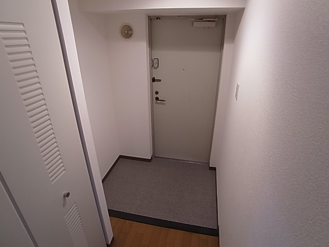 神戸市兵庫区駅南通３丁目の賃貸マンションの玄関