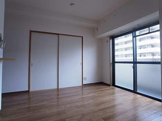 神戸市兵庫区駅南通３丁目の賃貸マンションの居間・リビング