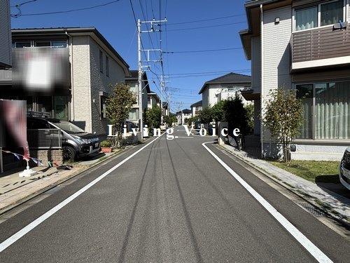 【仲介手数料０円】相模原市南区御園3丁目　中古一戸建ての前面道路含む現地写真