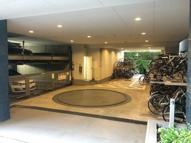 プラウドフラット隅田リバーサイドの駐車場