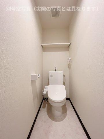 春日井市上条町１丁目の賃貸マンションのトイレ