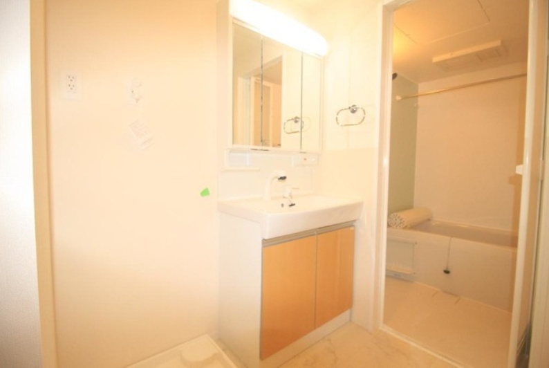 メゾンボヌール大泉学園の独立洗面台