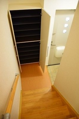 オレンジヒルズ論田Ａの玄関|明るい玄関です