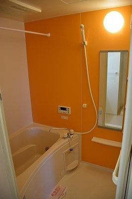 オレンジヒルズ論田Ａの浴室|落ち着いた空間のお風呂です