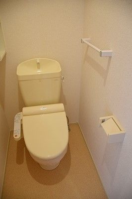 オレンジヒルズ論田Ａのトイレ|ゆったりとした空間のトイレです
