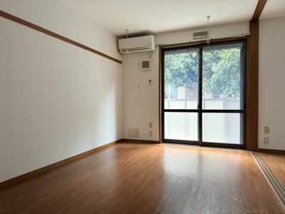 【居間・リビング】 | ヴィラ・フローラル　B棟